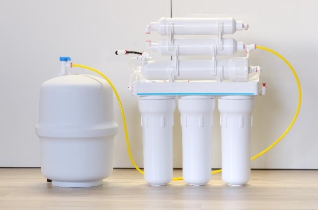 A point-of-use reverse osmosis (RO) system.