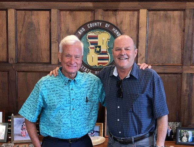 Mayor of Honolulu Kirk Caldwell (left) and Regional Administrator Mike Stoker