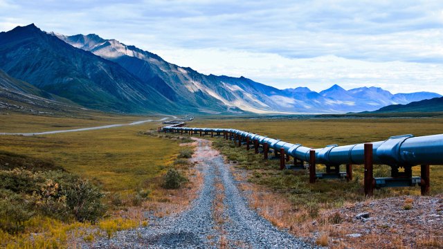 Pipeline in front of Alaska mountains