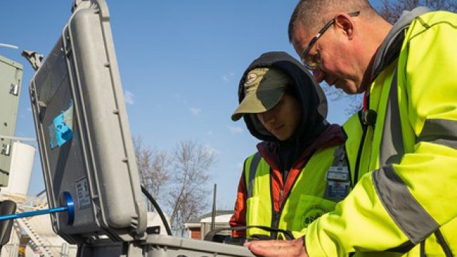 contractors using air monitoring instruments
