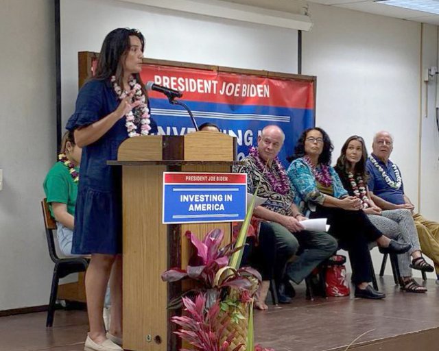 Martha Guzman speaks to audience in Hilo, Hawai'i