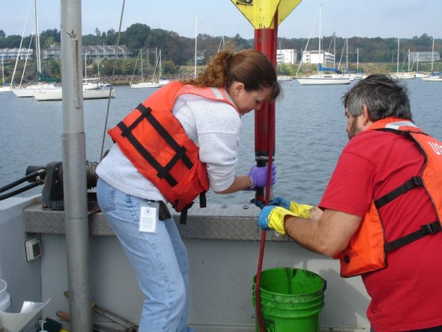 EPA researchers Laura Coiro (left) and Warren Boothman (right) collecting sediment samples in Narragansett Bay, R.I.