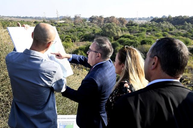Administrator Wheeler views cleanup progress at the Nof Yam site. 
