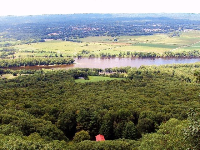 Section of Connecticut River that is surrounded by agricultural fields