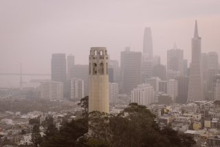 Image of smoke in the city due to wildfires nearby