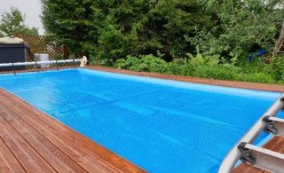 a picture of a swimming pool